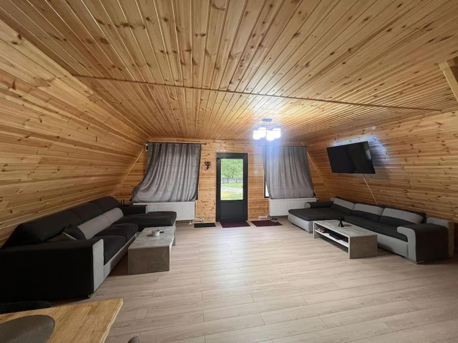 Cabana Laica, Romania Petrila Luaran gambar