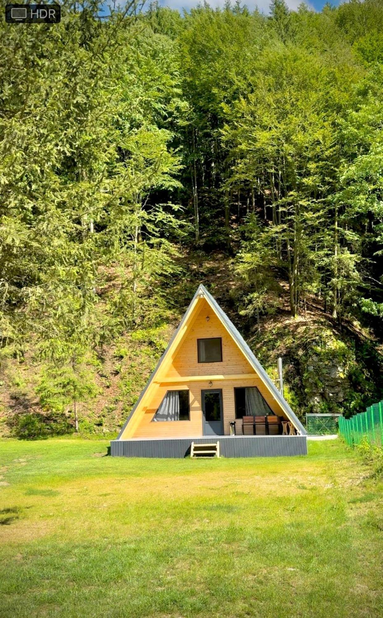 Cabana Laica, Romania Petrila Luaran gambar