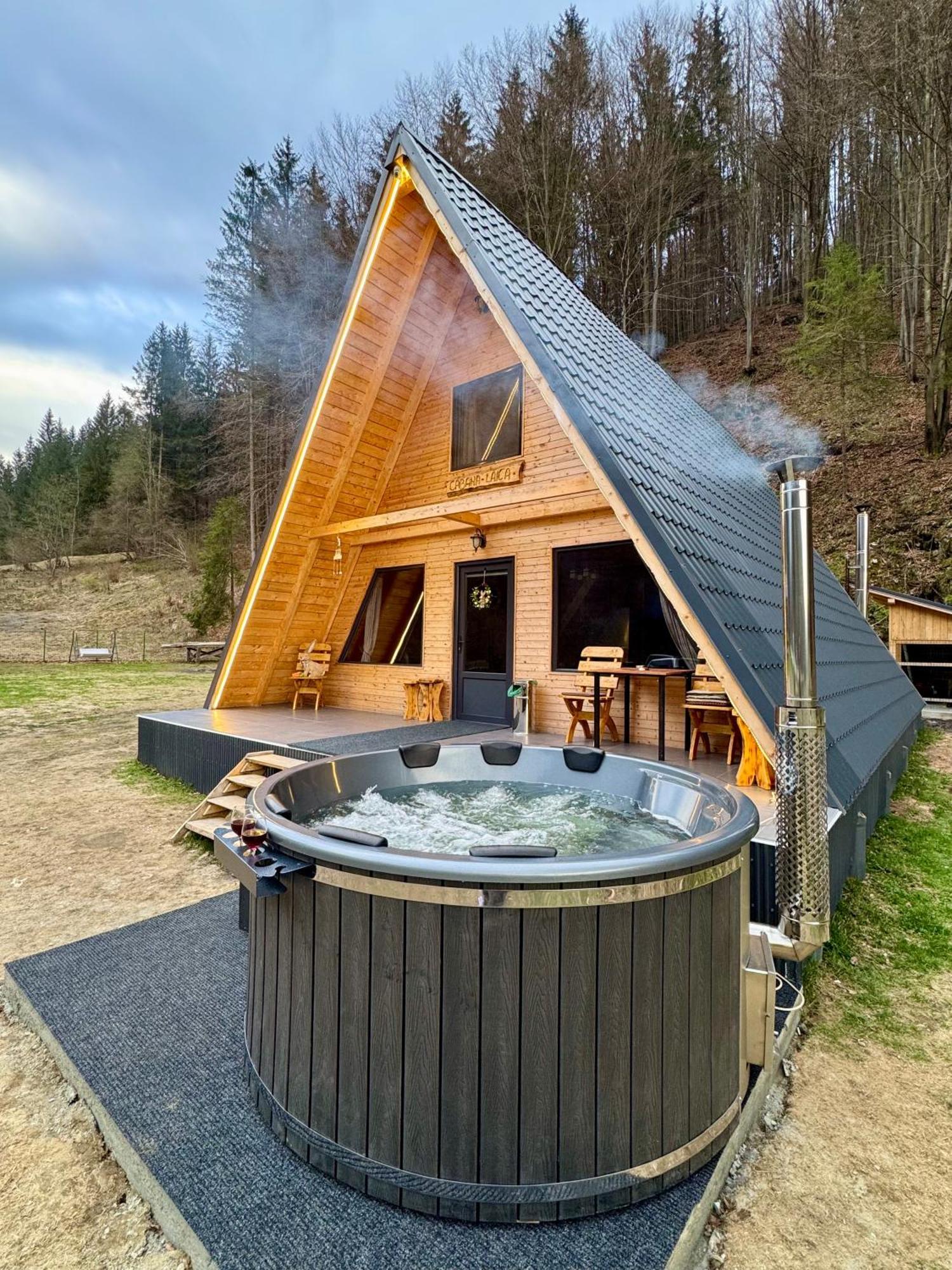 Cabana Laica, Romania Petrila Luaran gambar